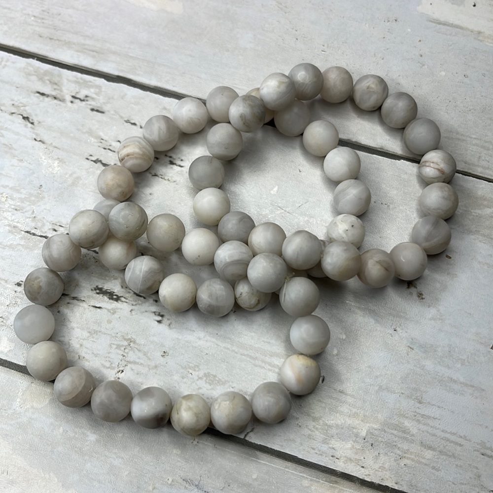 Bombshell Beads White Gray Oyster Quartz  Beaded Bracelet